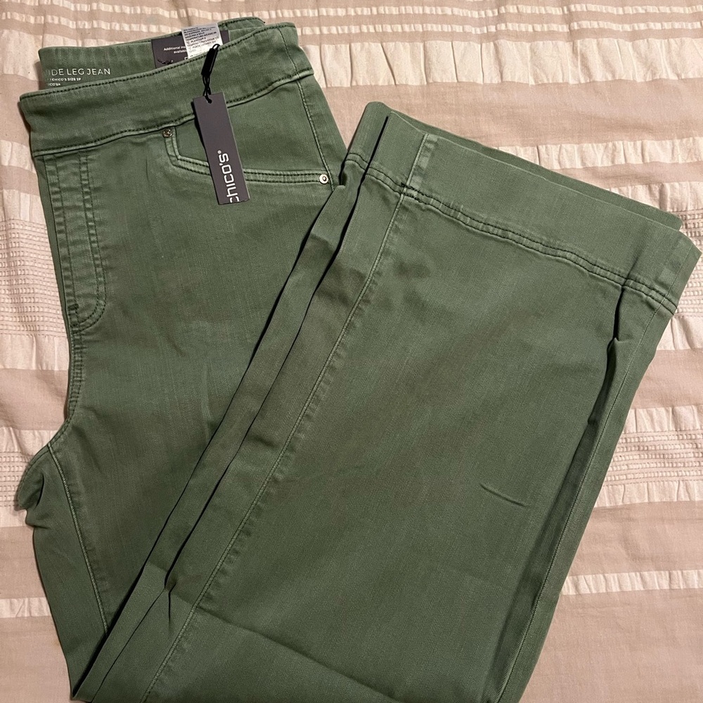 Chico's Pull on Green Wide Leg Jeans Chico size 2P US size 12P
